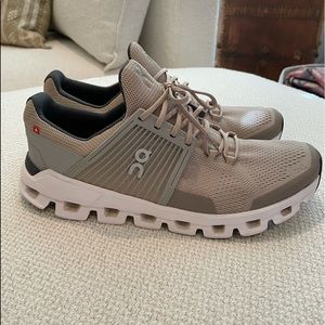 On-Running Cloud Swifts US Men’s 10.5 in Sand/Grey